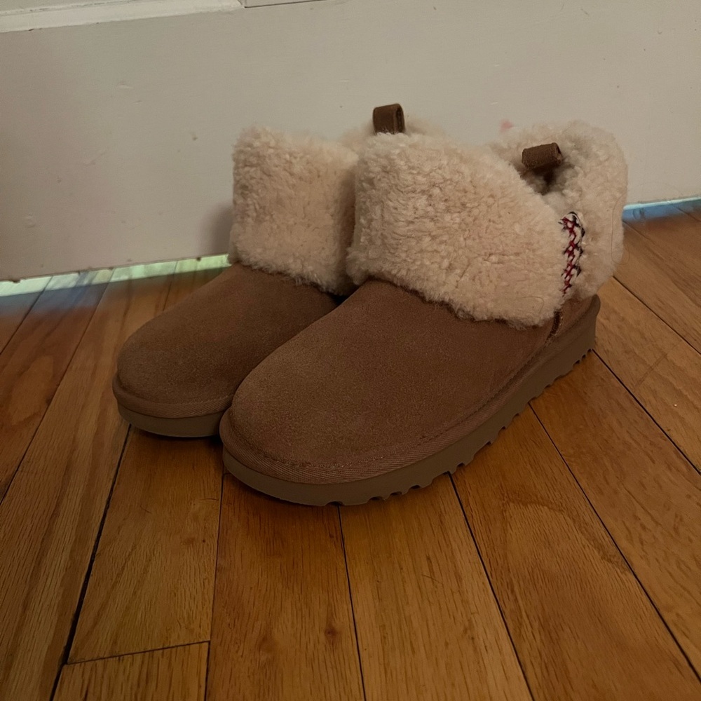 UGG Women's Classic Ultra Mini Braid Boot